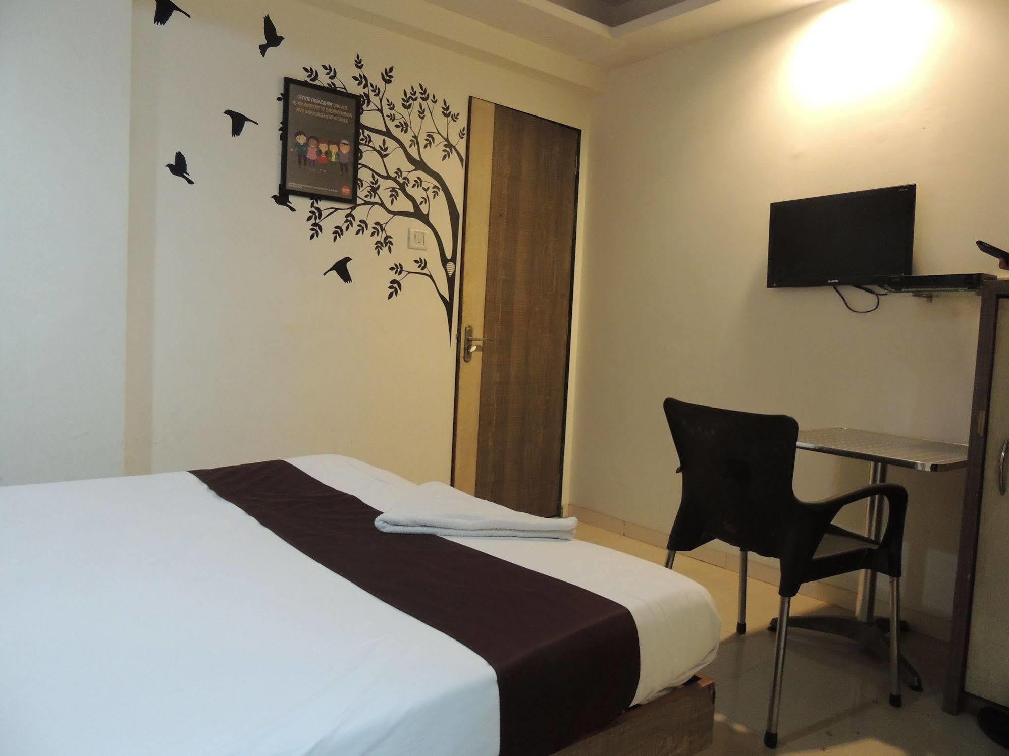 Fabhotel Galaxy Suite Мумбай Екстериор снимка