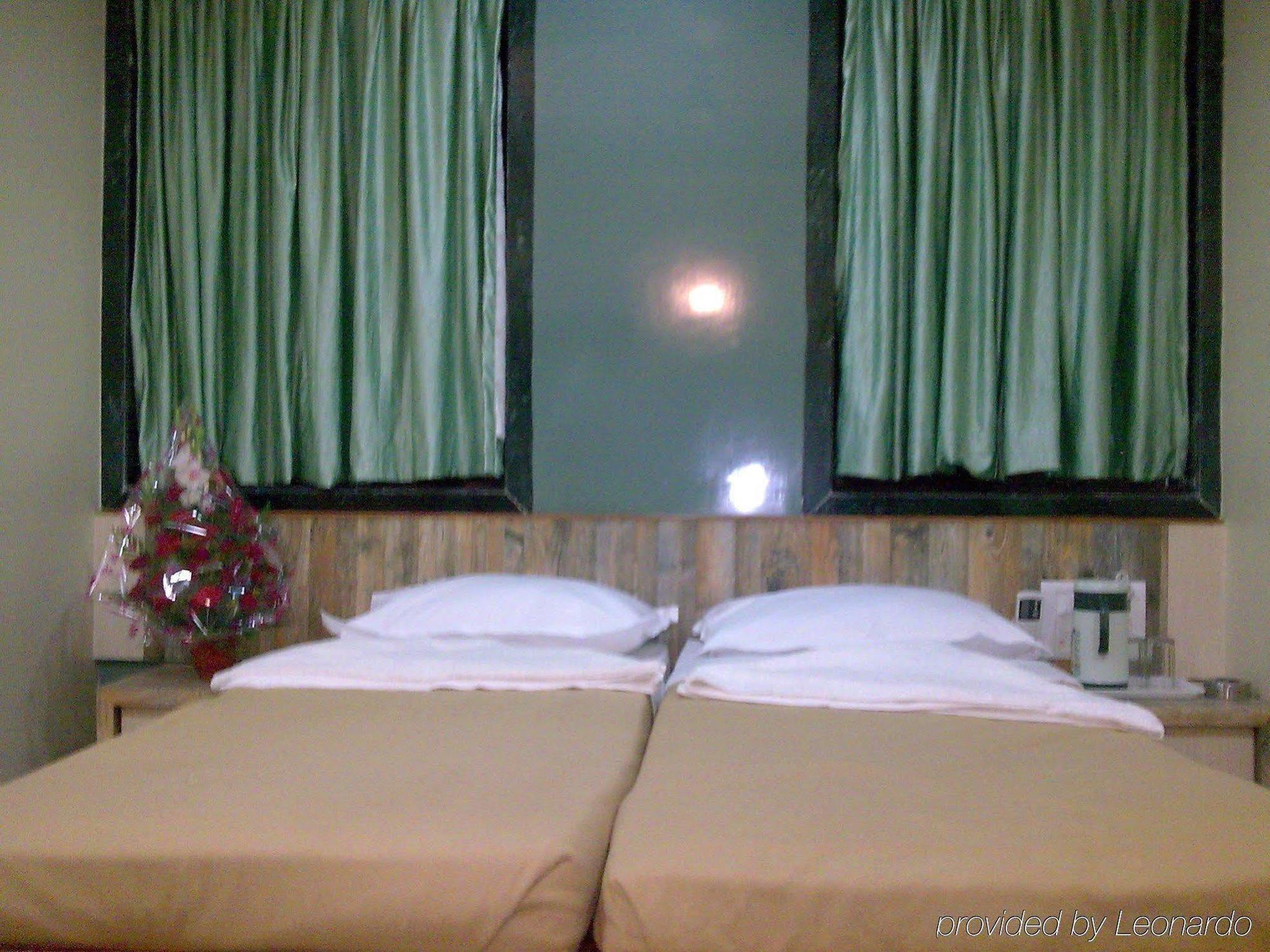 Fabhotel Galaxy Suite Мумбай Екстериор снимка