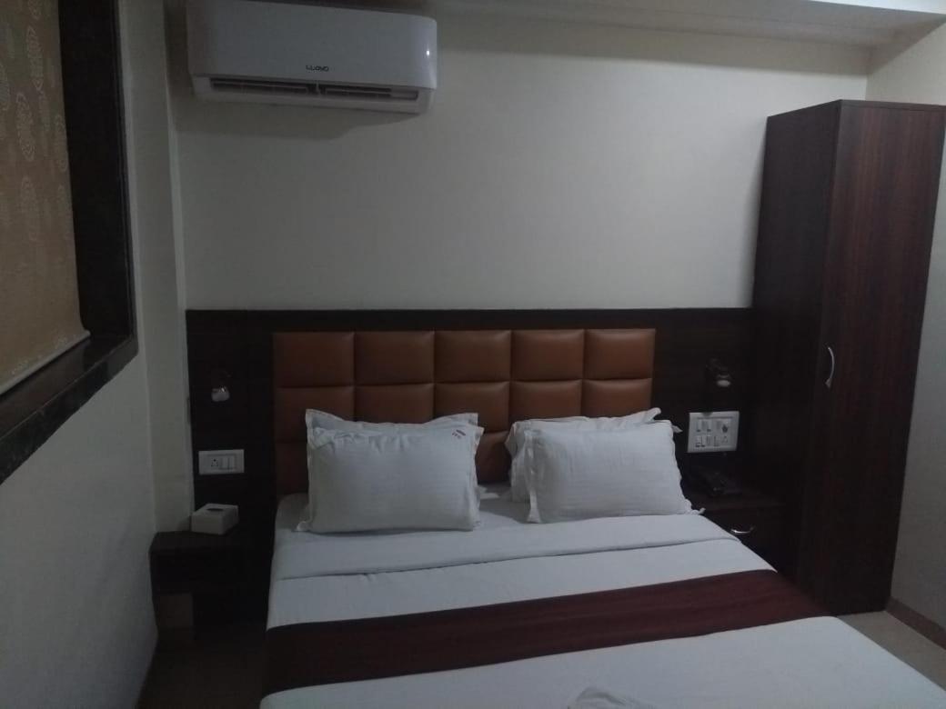 Fabhotel Galaxy Suite Мумбай Екстериор снимка
