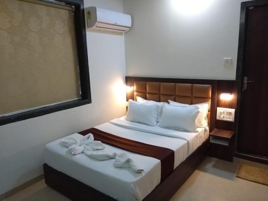 Fabhotel Galaxy Suite Мумбай Екстериор снимка
